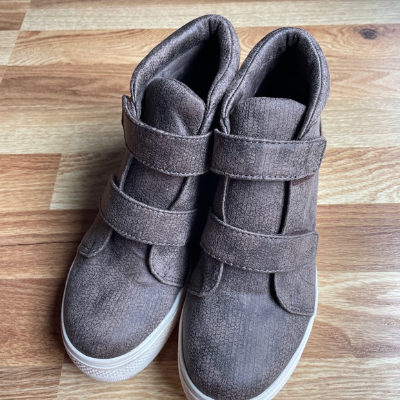 Very G Shoes - Women Size 7 Fall Velcro Strap Boot Booties- So cute!! Excellent condition, worn